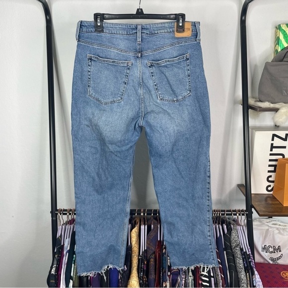 Hollister Ultra High Rise Vintage Straight Jeans - Picture 4 of 7